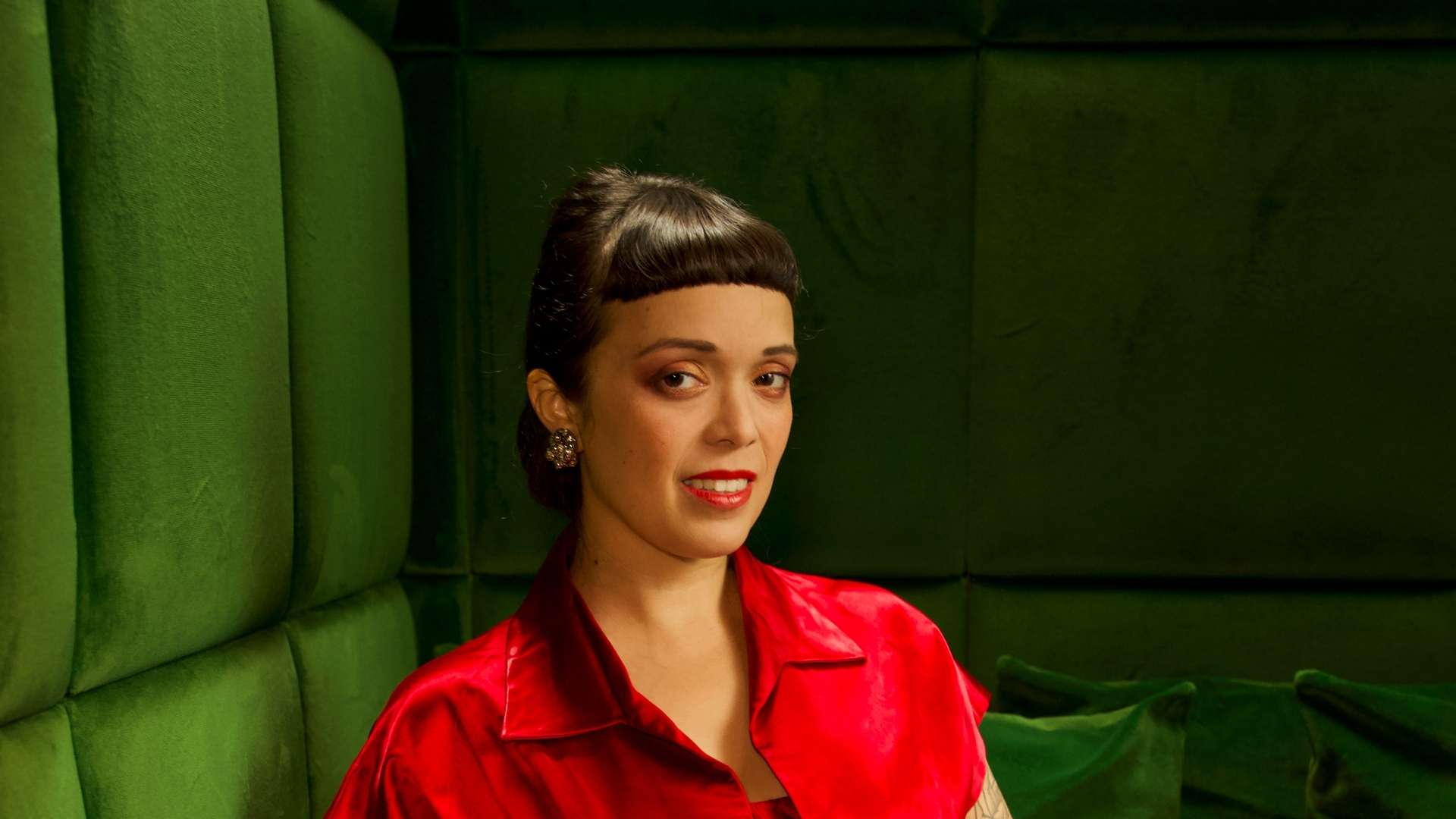 Melissa Lesnie ‘Ella Wishes You a Swinging Christmas’