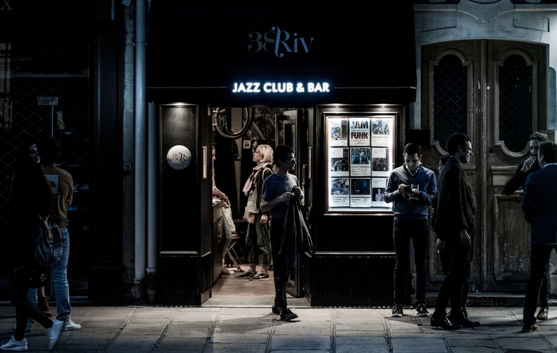 38riv-jazz-club-bar-hd-c-nick-paulsen.jpg